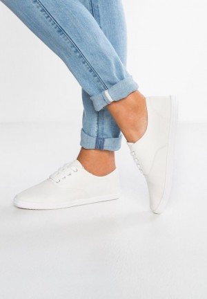 Adidasi Dama Anna Field Trainers Albi | 36702-LJQS