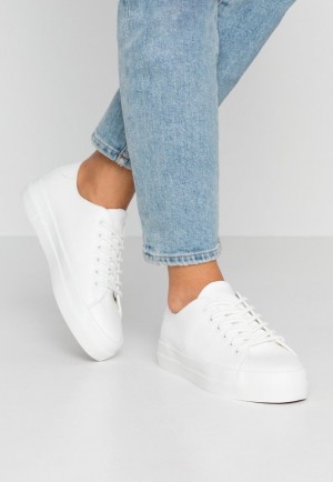 Adidasi Dama Anna Field Trainers Albi | 63702-TYAI