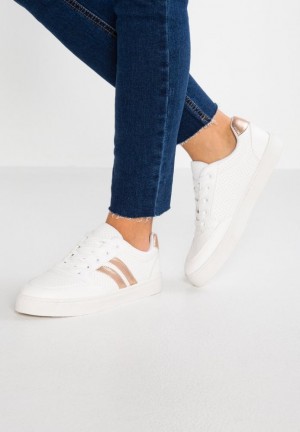 Adidasi Dama Anna Field Trainers Albi | 73086-PUIZ