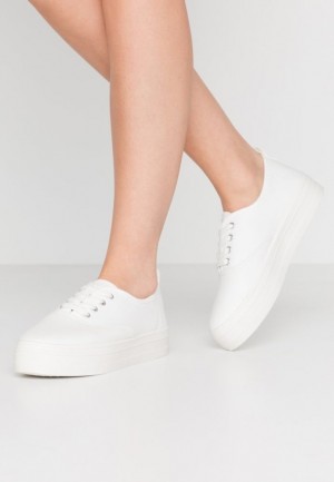 Adidasi Dama Anna Field Trainers Albi | 93246-BMHT